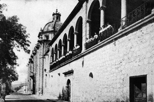 college-sm.jpg (48320 bytes)